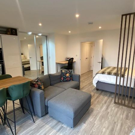 London Luxe: Stylish Studio المظهر الخارجي الصورة