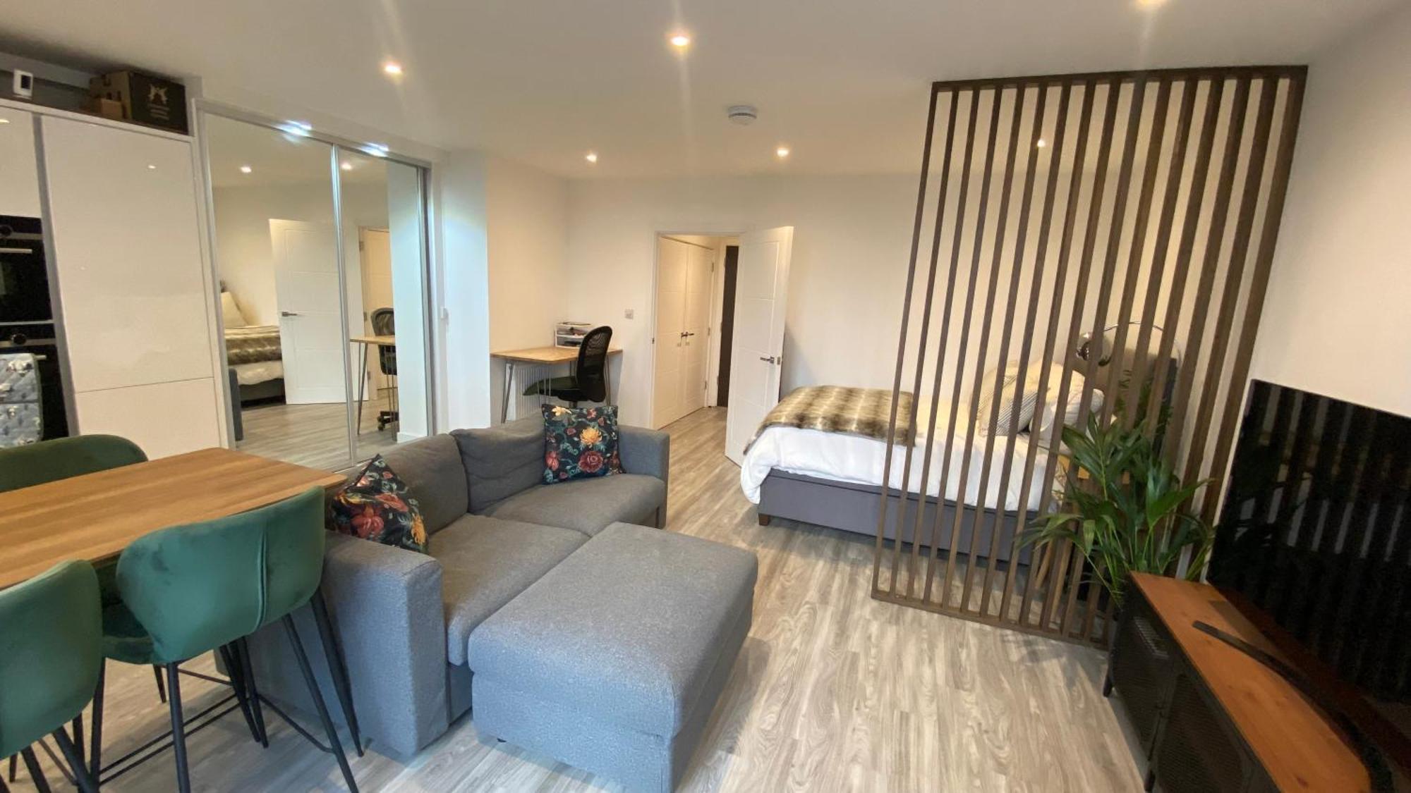 London Luxe: Stylish Studio المظهر الخارجي الصورة