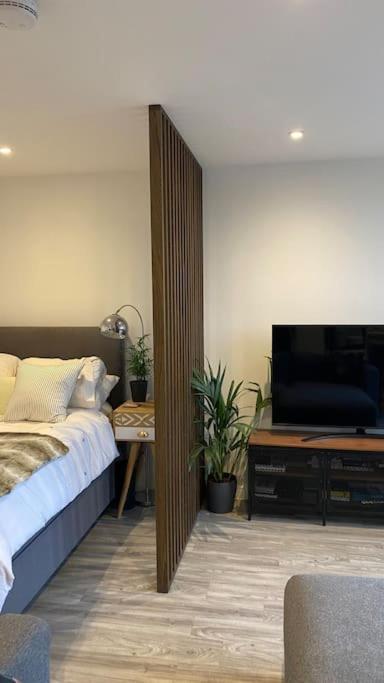 London Luxe: Stylish Studio المظهر الخارجي الصورة